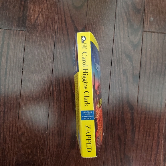 COPY - 💗 4/$20! Carol Higgins Clark Novel / Book - Picture 2 of 3